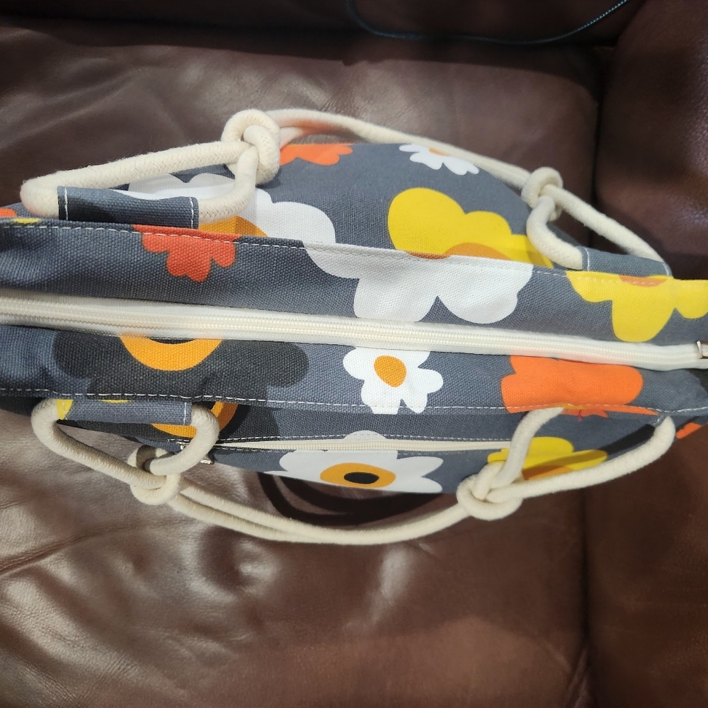 Chic Floral Tote Bag in Gray and‎ Orange - Picture 6 of 8